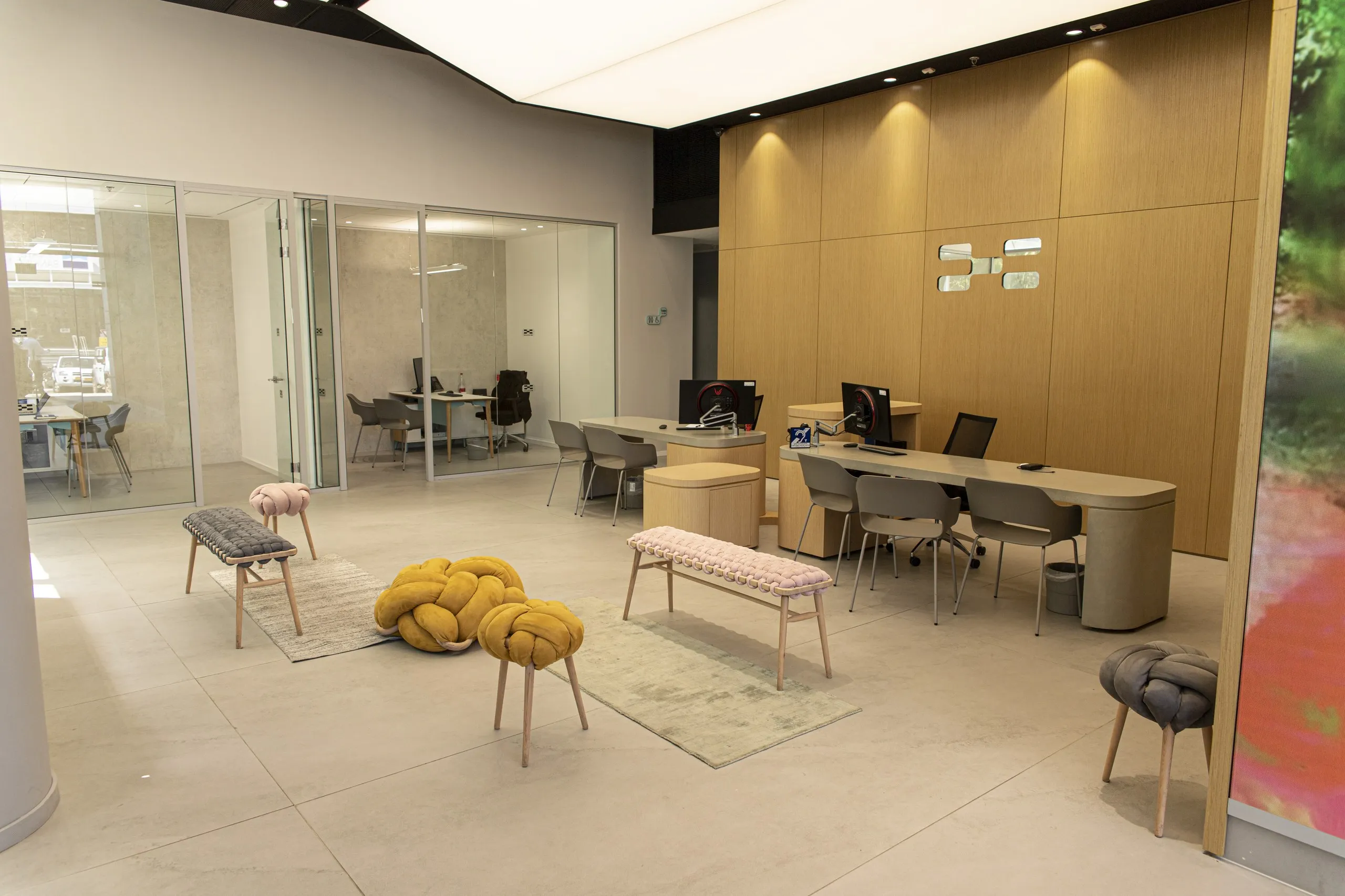 Showroom & Delivery Center — Aiways — 5